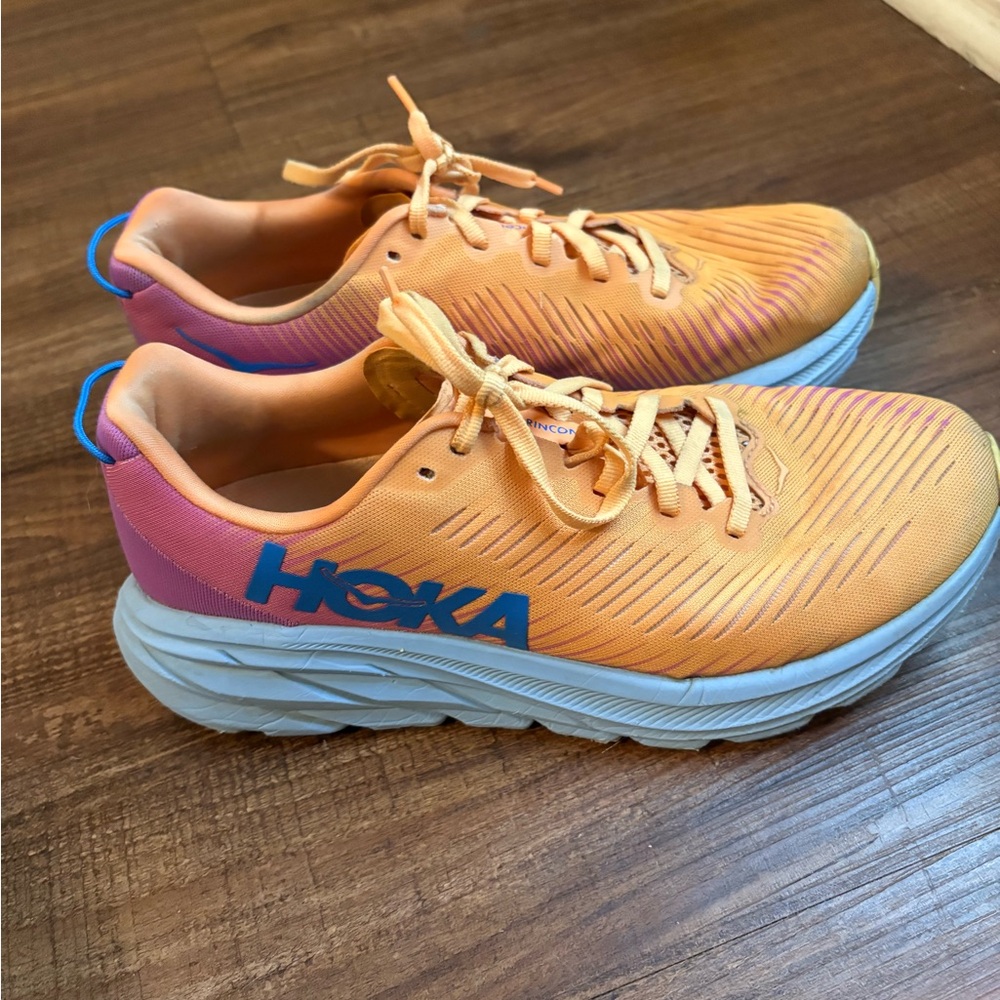 Hoka one one rincon 3 women’s size 8B Running Shoes